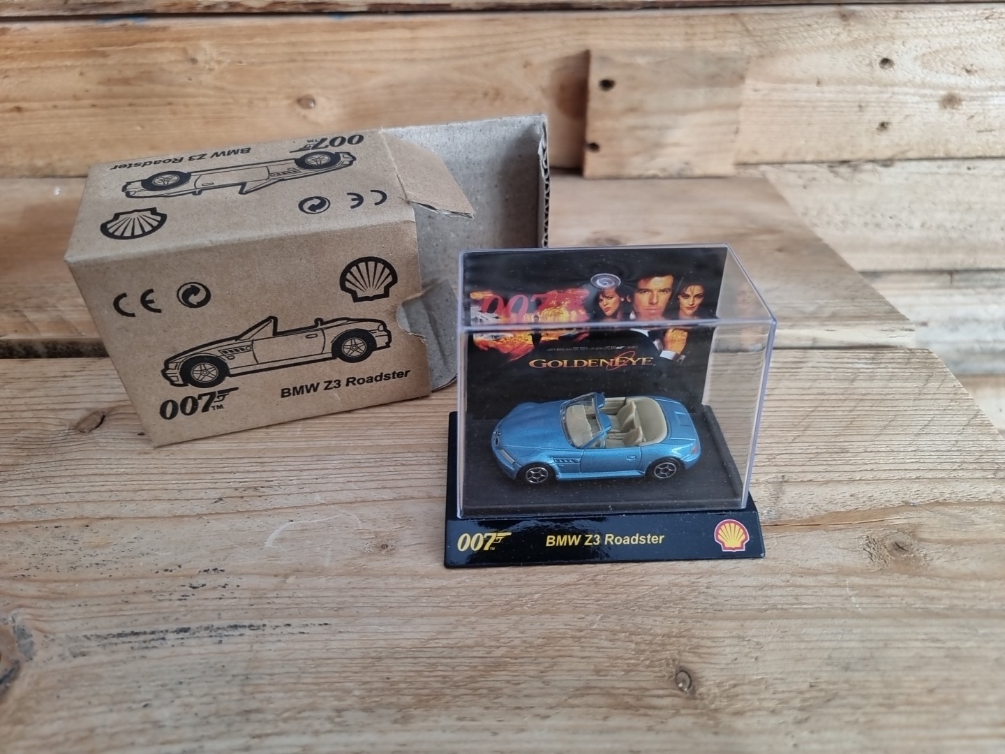 James Bond 007 Collection BMW Z3 Roadster - Golden Eye - Brand New - Shell.