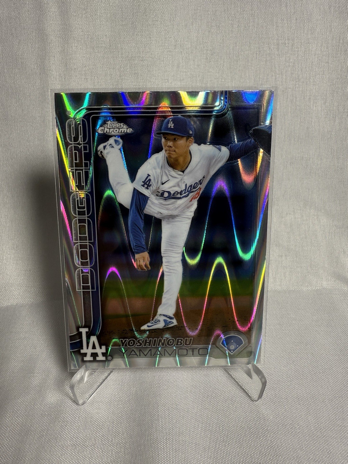 2025 Topps Chrome - Yoshinobu Yamamoto #179 RayWave Refractor