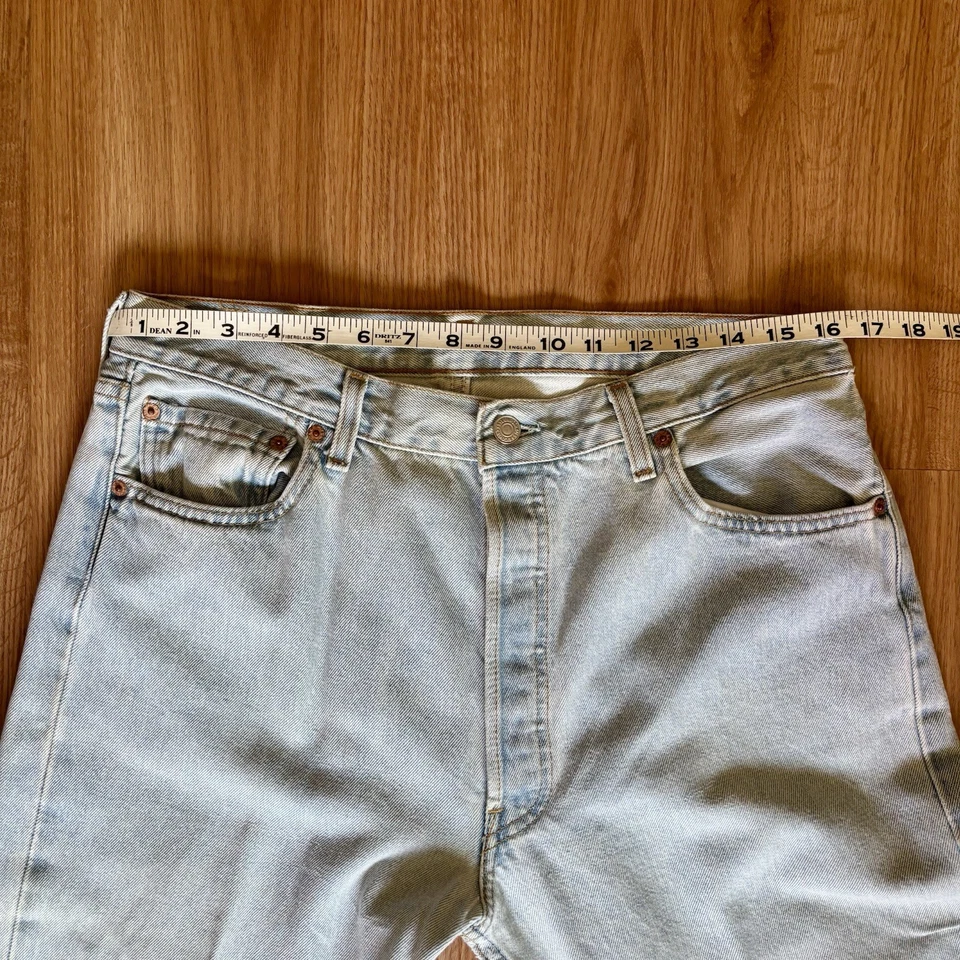 VINTAGE Levis 501 Jeans Mens 32x33 Straight Regular Light Wash USA Made 90s - Image 4 of 4