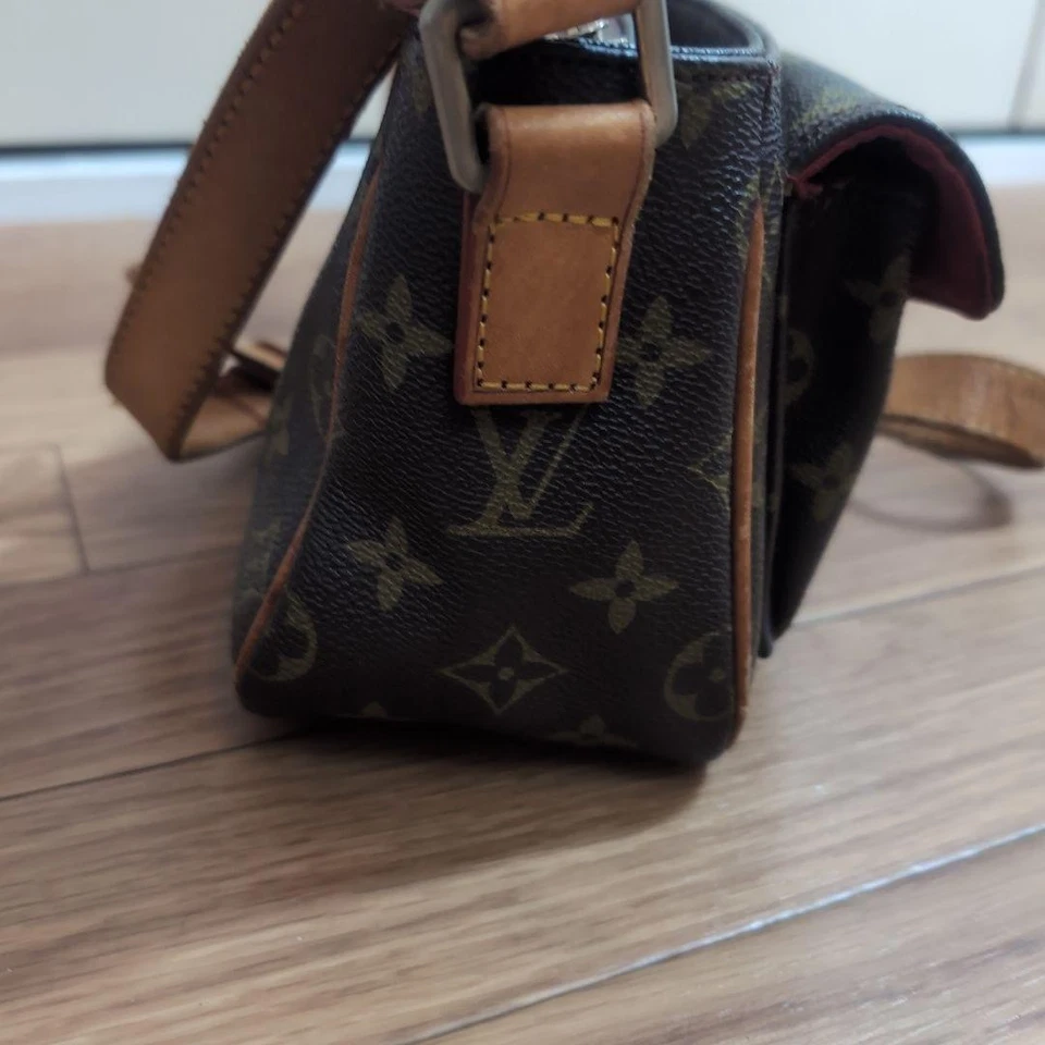 Bolso Mensajero de Hombro Louis Vuitton Viva Cite PM Monograma Foto 3 de 4