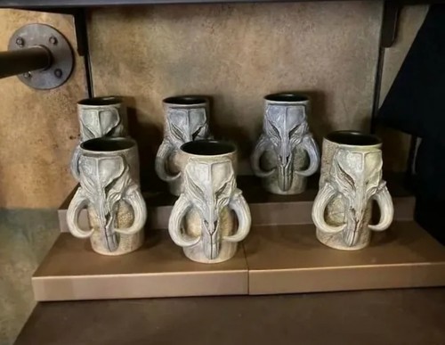 Disney Star Wars Galaxy’s Edge Mandalorian Boba Fett Mythosaur Skull Mug Cup NEW - Picture 3 of 4