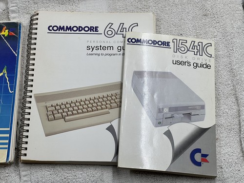 Commodore C64 Manuals Lot (4 manuals / books) (System, Users Guide, QuantumLink) - Picture 3 of 5