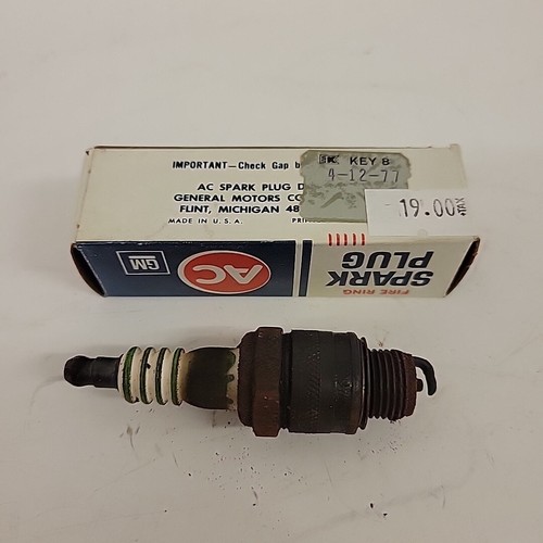 Vintage AC DELCO GM 45S Green, Fire Ring Spark Plugs #19 - Picture 2 of 6