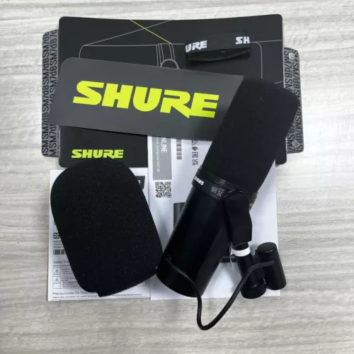 New Shure SM7dB Dynamic Microphone Built In Preamp Streaming Podcast Recording - Picture 1 of 4