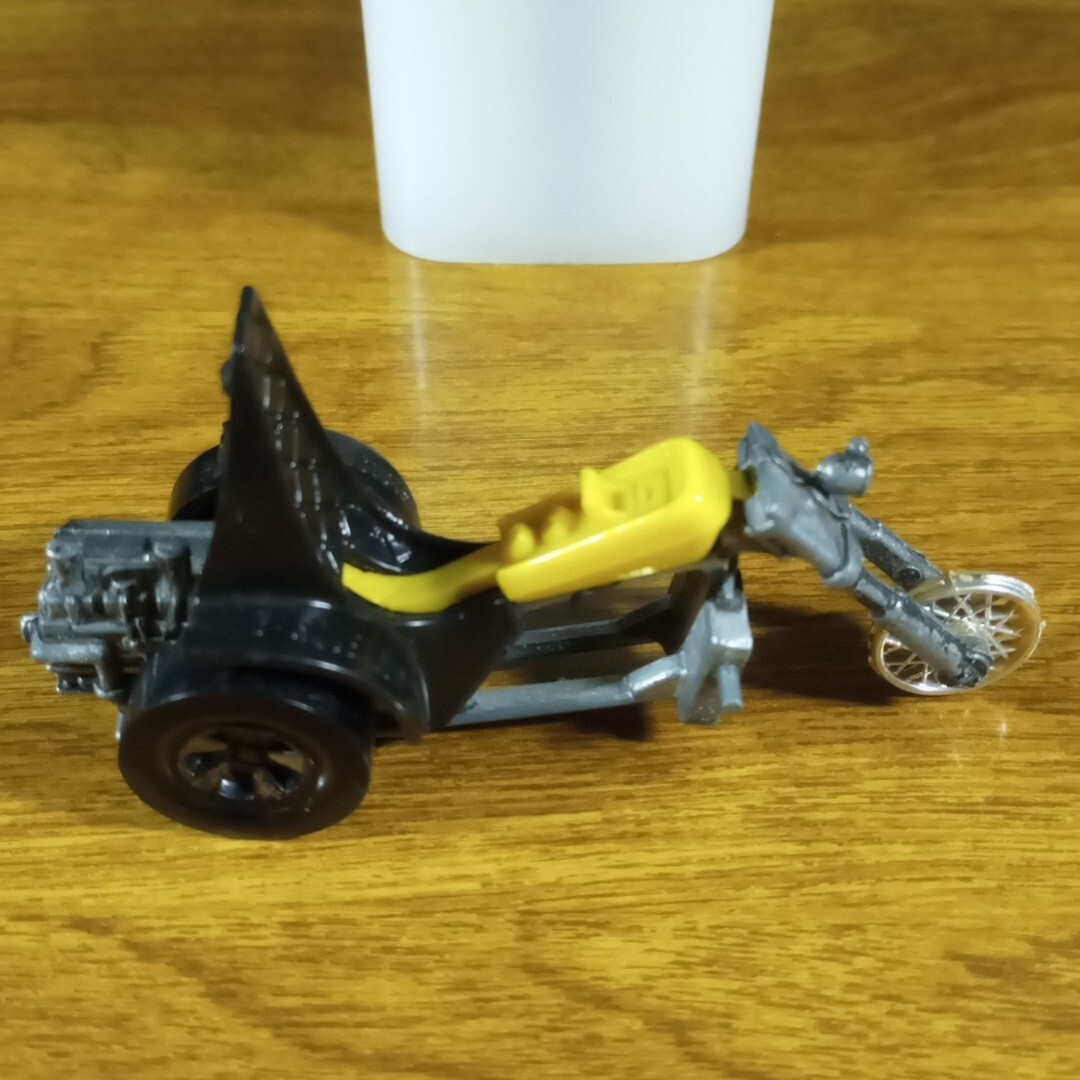 Hot Wheels Vintage RRRumblers 3-Squealer Black Yellow Hong