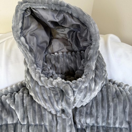 American Eagle textured puffer jacket. Medium - Picture 5 of 9