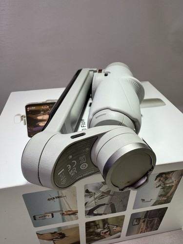Insta360 Flow Ai-Powered Smartphone gimbal Stabilizer Stone Gray Creator kit EUC - Picture 14 of 24