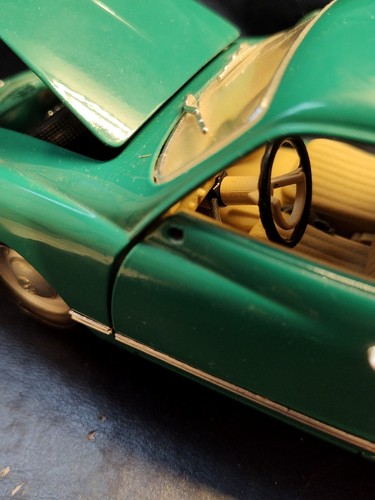 ROAD LEGENDS 1966 VOLKSWAGEN KARMANN-GHIA COLLECTION 1/18 SCALE DIE CAST CAR - Picture 9 of 24
