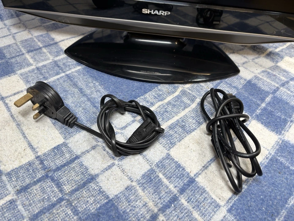 Sharp LC-20AD5E-BK 20 Inch AQUOS Freeview LCD TV ** NO REMOTE** - Image 2 of 4