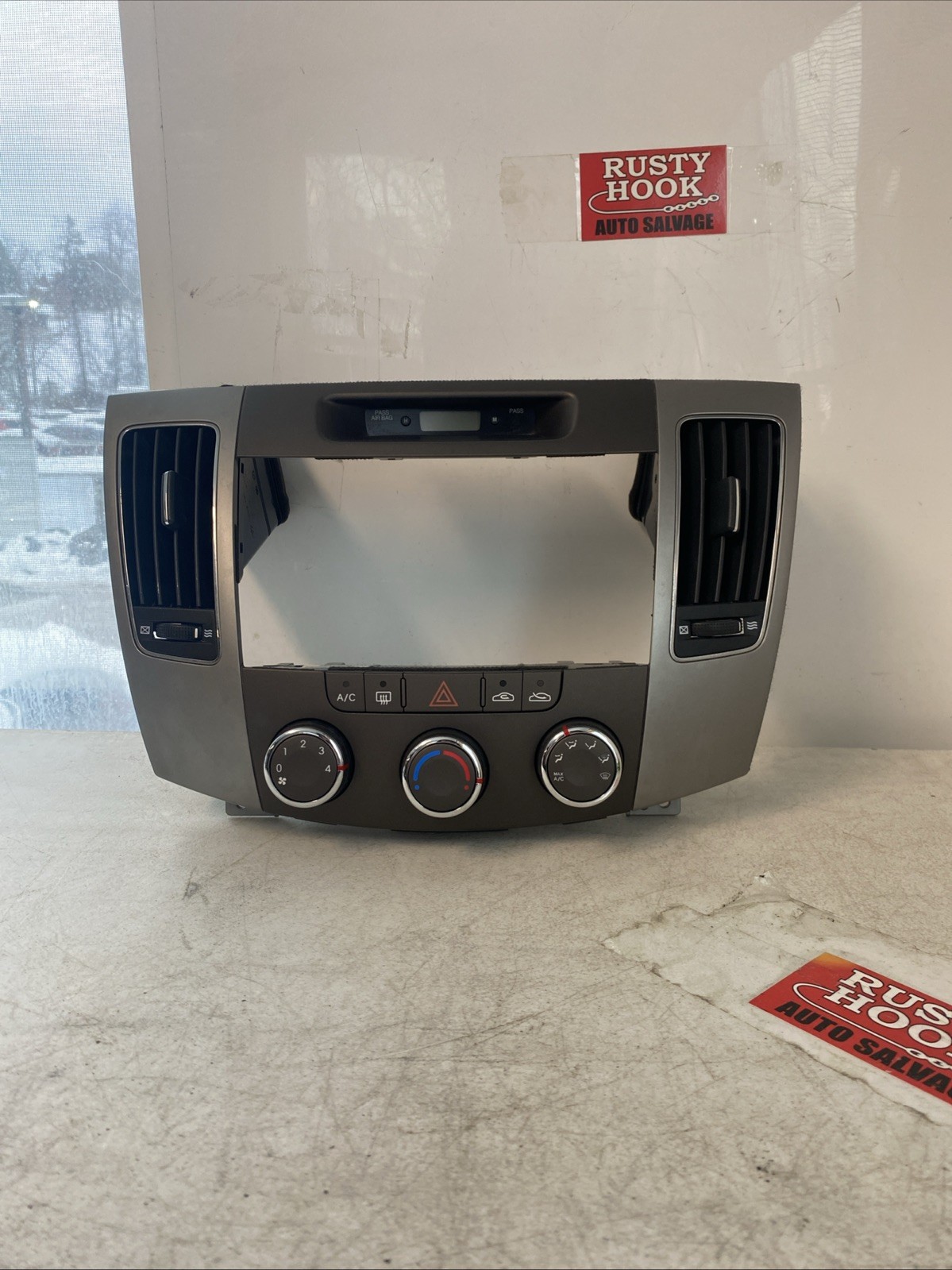 2010 HYUNDAI SONATA CENTER DASH TRIM BEZEL W/AIR VENTS 84740-3K635