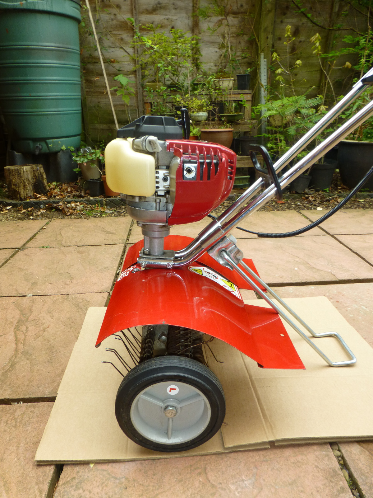 Mantis Classic 4stroke Tiller with Dethatcher Attachment, Honda GX25