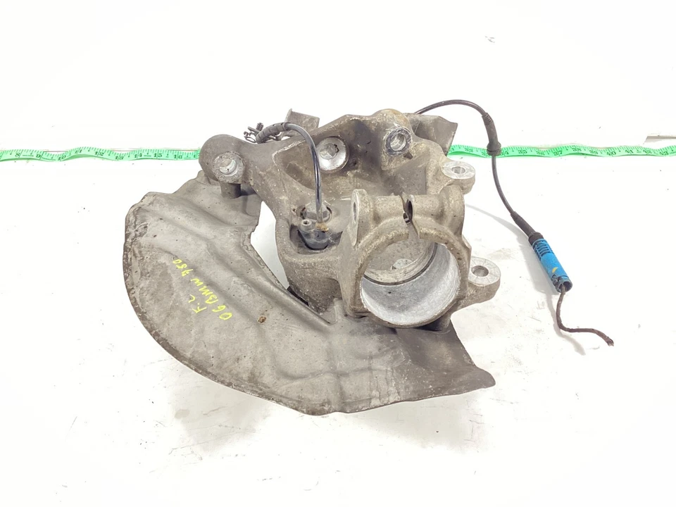 BMW 750I E65 2006-2008 nudillo de husillo delantero izquierdo con cojinete de rueda OEM. Foto 3 de 4