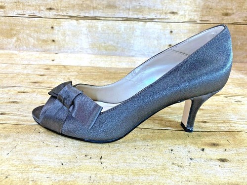 CAPARROS CUBAN HEEL PUMP WOMEN'S 6.5B OPEN TOE 2.25" TUAPE SATIN BOW πEUCπ - Picture 2 of 8