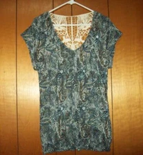 No Boundaries XL (15/17)  Juniors/Women's Print Short Sleeve Top with Lace Back