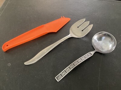 Lot of miscellaneous Kitchen Utensils Tupperware Cheese Slicer, Meat Fork, Ladle