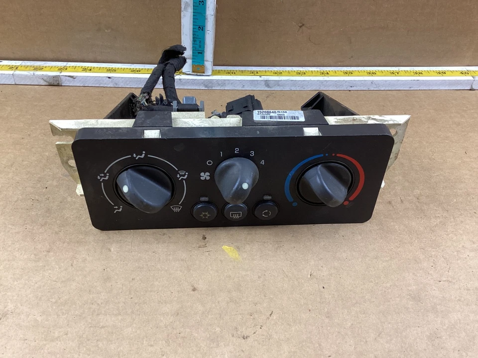 2006-2007 Saturn Ion AC Heater Temperature Climate Control Unit 15208640 - Image 3 of 4