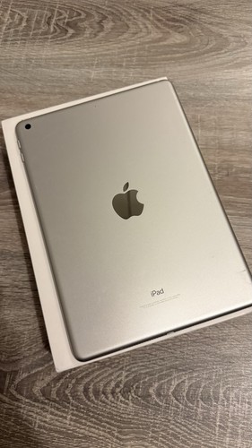Apple iPad 6. Generation 128 GB silber Wi-Fi OVP E-Book Surfen Tablet Spielen - Bild 2 von 7