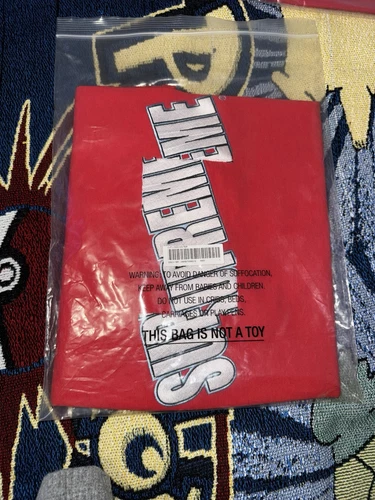 Haut rouge manches courtes logo coupe suprême taille L