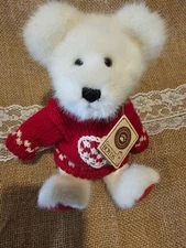 Boyds Bear TJs Best Dressed Collection Bashful T Bearhugs 10" Tag Heart Sweater