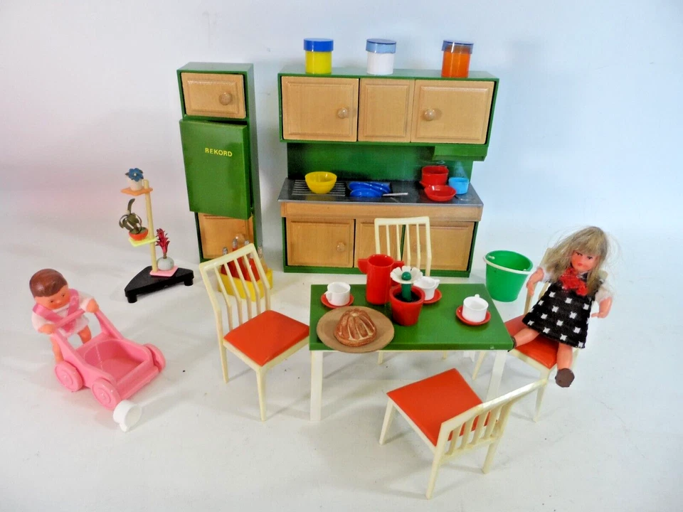 DDR Puppenstube Puppenstubenmöbel Küche Rekord Kühlschrank Essplatz Pflanze - Bild 2 von 4