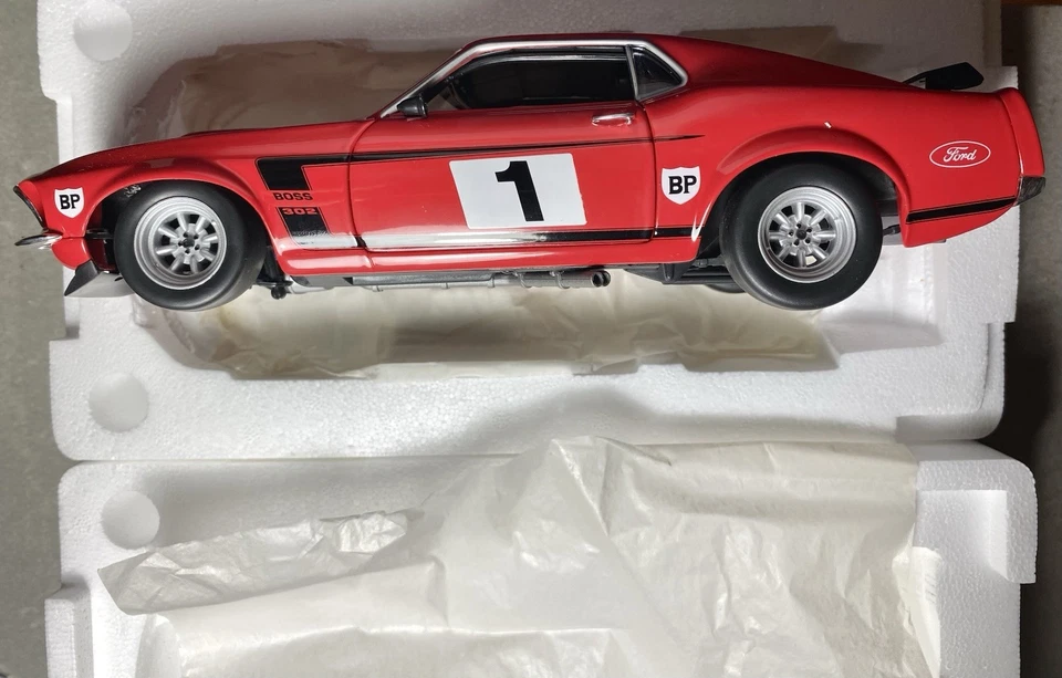 1/18  1969 Boss 302 Trans Am Mustang  #1  Ford & BP Sponsors - Welly #11969 - Image 2 of 4