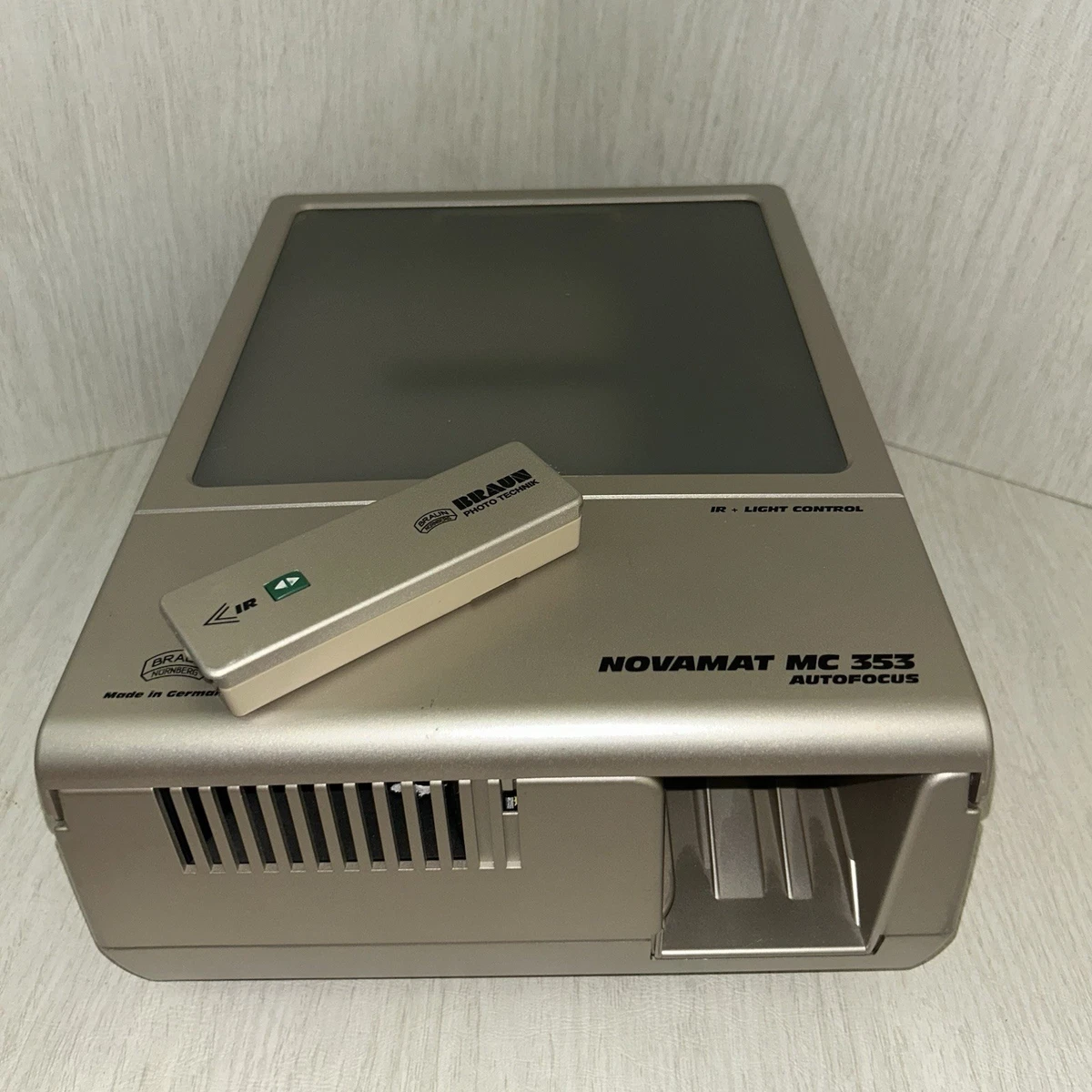 BRAUN NOVAMAT 130 AF プロジェクター本体　ジャンク品 Braun Novamat 130 AF Slide Projector with 85mm f/2.8 MC Lens