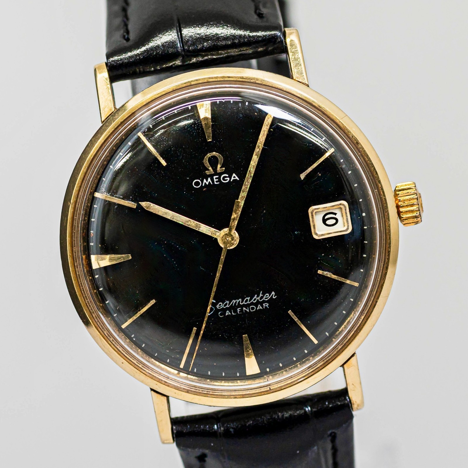 *NEAR OMEGA Seamaster Calendar Cal.611 Gold×Black