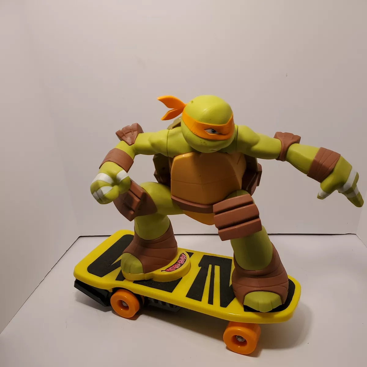 Teenage mutant ninja hotsell turtles skateboarding mikey