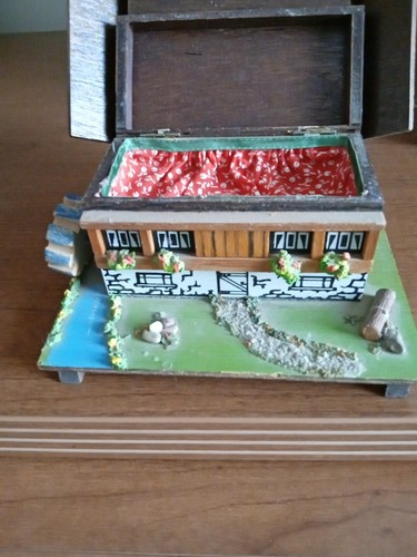 VINTAGE SWISS CHALET LOG CABIN MUSIC BOX: WATER WHEEL SPINS WHILE PLAYING., - Picture 5 of 7