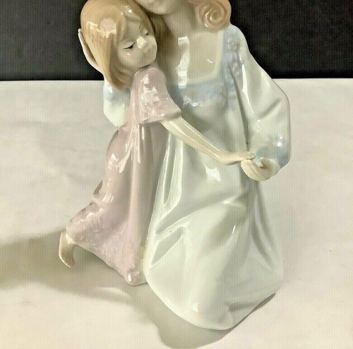 Paul Sebastian 1990 “Mother and Daughter Bedtime” Porcelain 7” Tall Figurine - Picture 3 of 7