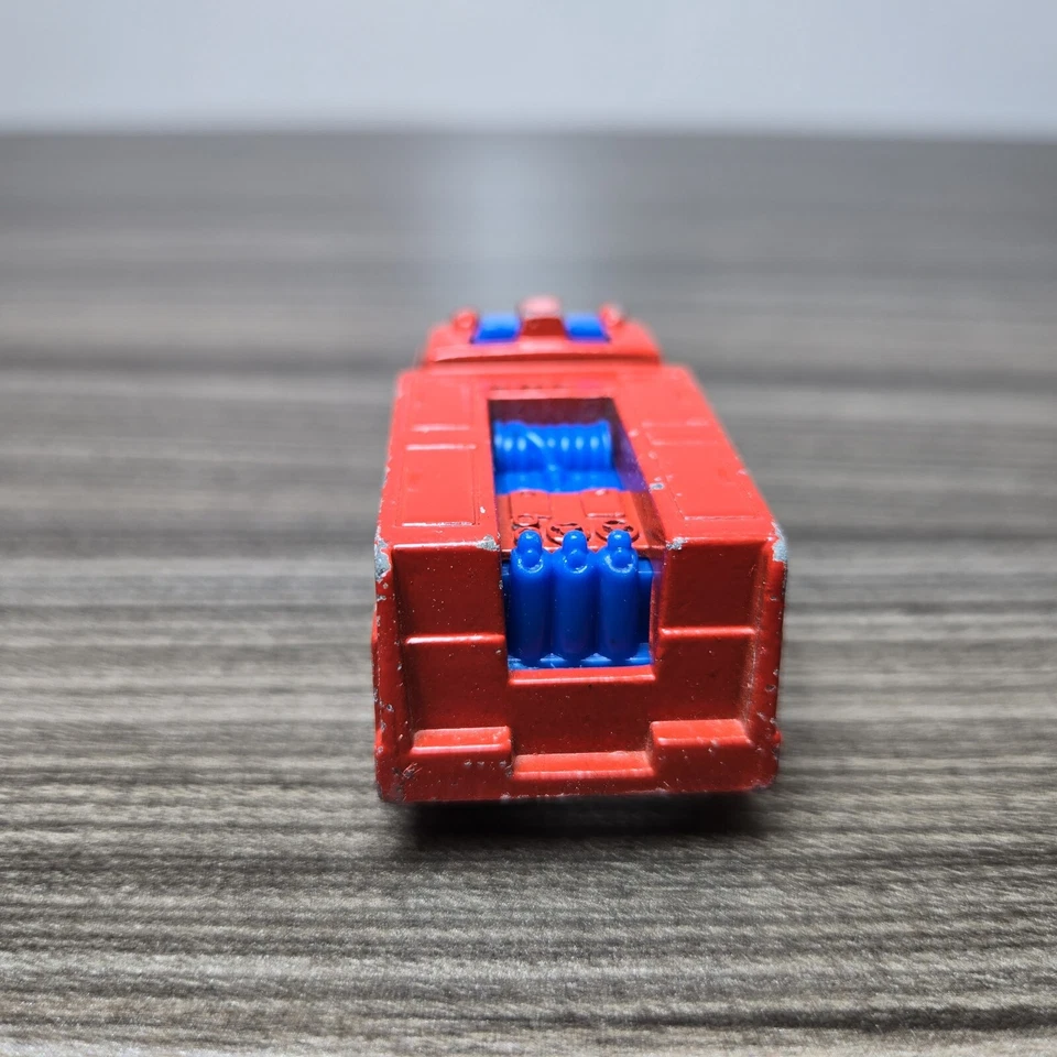 Hot Wheels Blackwall Emergency Unit 50 Fire Truck - Hong Kong - Image 4 of 4