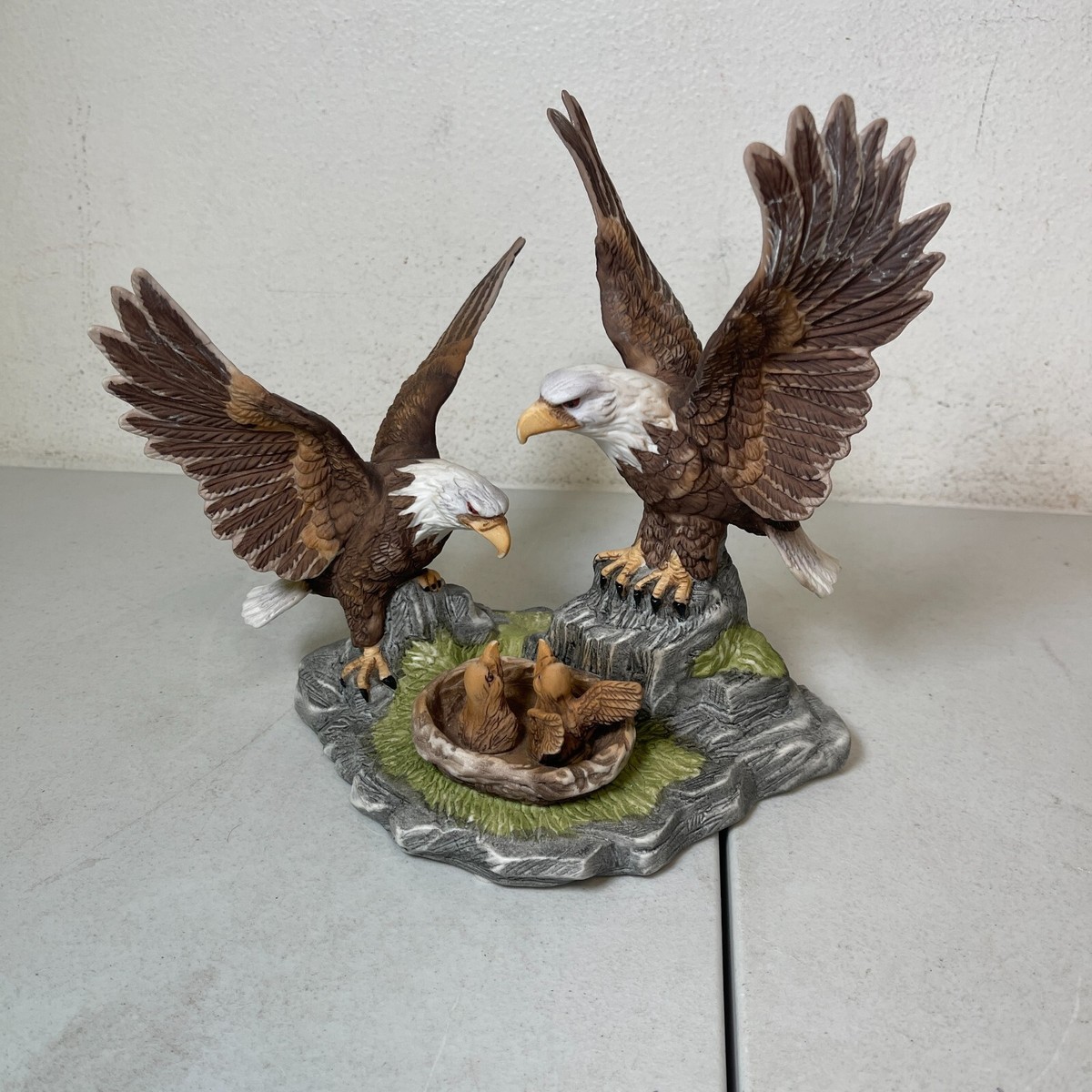 VTG EAGLE FIGURINE JONATHON BYRON AMERICANA SIGNATURE COLLECTION