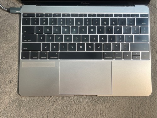Apple MacBook 12" A1534 MNYF2LL/A w/M3-7Y32 1.2GHz 8GB 256GB SSD (2017) - Picture 4 of 9