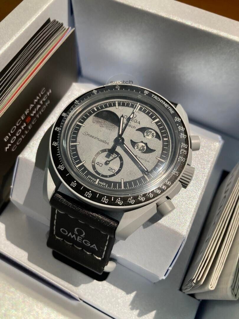 Swatch x Omega Moonswatch Mission To Earthphase SO33M700 Swatch x Omega Moonswatch Mission To Earthphase SO33M700