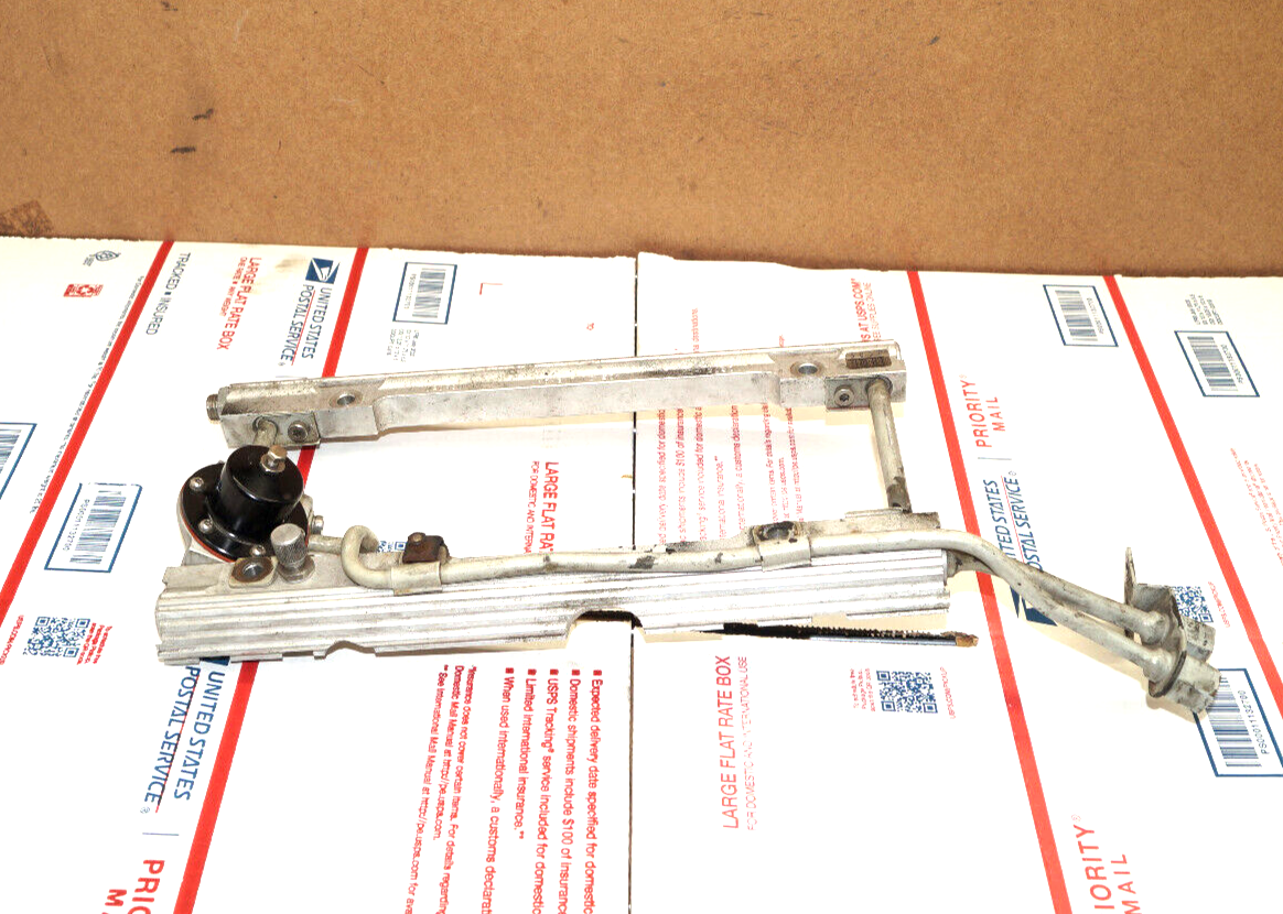 19851988 CHEVROLET CORVETTE C4 TPI L98 5.7L FUEL RAIL W/ FUEL