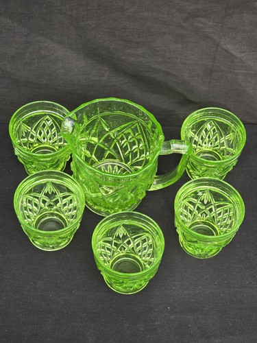 ATEMBERAUBENDES SET ART DECO FACETTIERTER URANGLASKRUG & FÜNF BECHER, IN SEHR GUTEM ZUSTAND - Bild 5 von 24