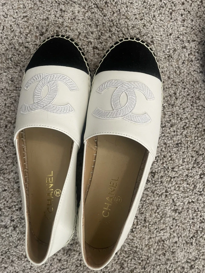 Sapatos Chanel ESPADRILLES branco e preto tamanho 40 - Imagem 2 de 4