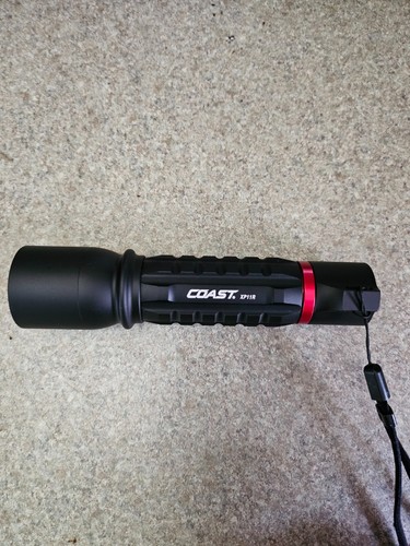 Coast XP11R Pure Beam Slide Focus 2100 Lumen Dual-Power wiederaufladbare Taschenlampe