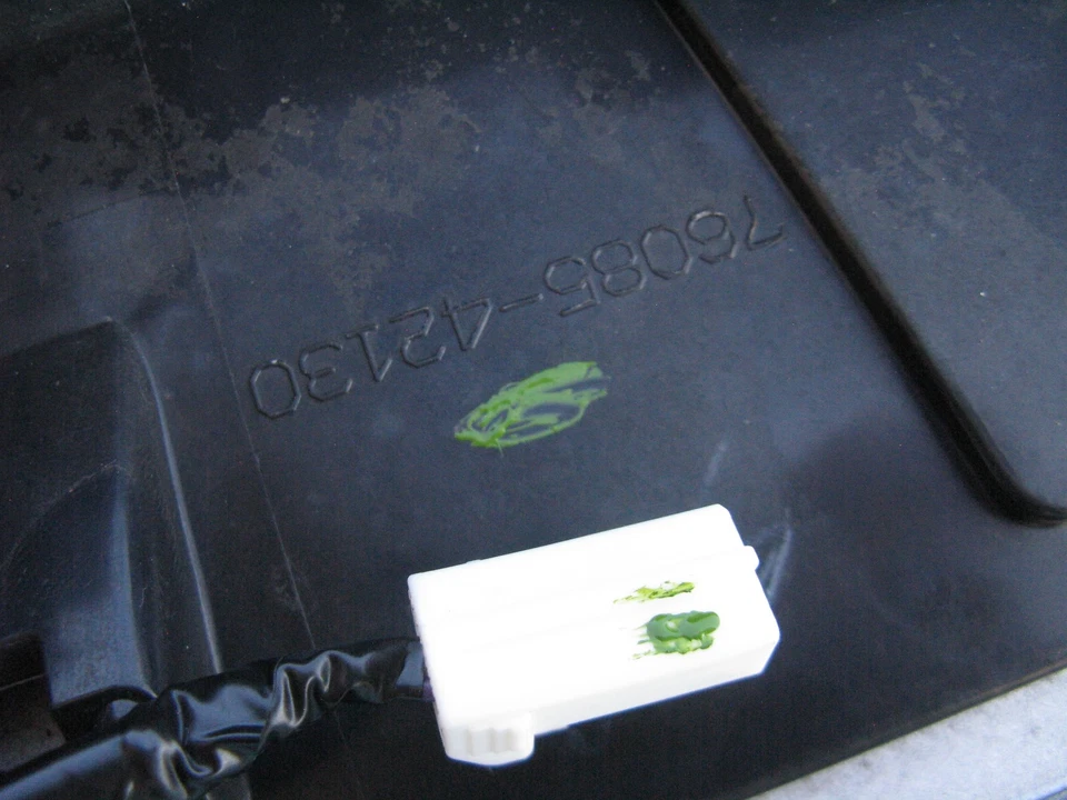 13 14 15 16 17 18 TOYOTA RAV4 REAR TAIL GATE LID DOOR TOP UPPER SPOILER SILVER - Image 2 of 4