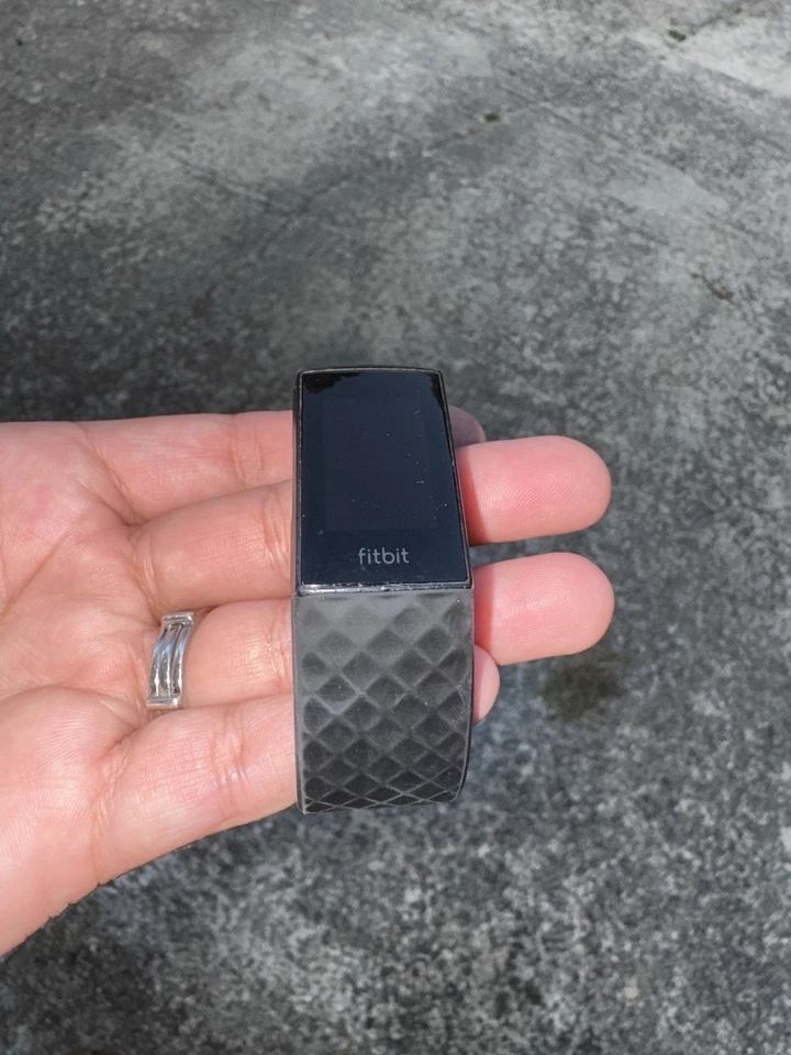 Fitbit Charge 4 Smartwatch motion Tracker Sleep Heart Rate Monitor W/S+L Straps - Image 2 of 2