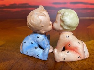 Vintage Holt Howard Kissing Babies Salt And Pepper Shakers 1959 Japan