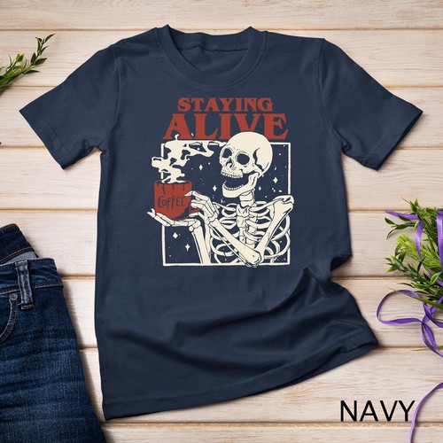 Halloween Staying Alive Skelett trinken Kaffee lustig Skelett Tee Unisex T-Shirt - Bild 7 von 15