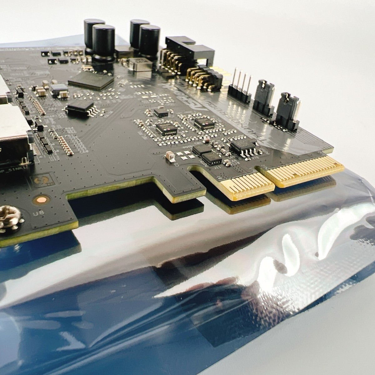 未使用 ASRock Thunderbolt 4 AIC R2.0 ASRock Thunderbolt 4 AIC R2.0 Thunderbolt 4 PCI Express