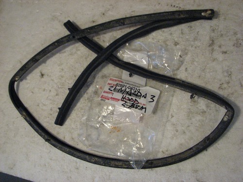 19-23 2019-2023 MAZDA 3 HOOD BONNET FORWARD TO BUMPER WEATHERSTRIP SEAL OEM - Picture 2 of 3