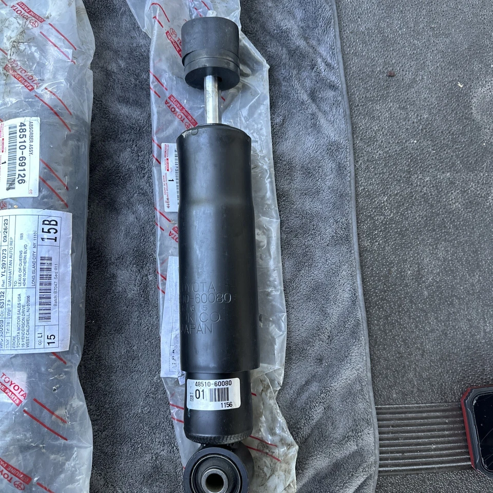 JUEGO AMORTIGUADOR DELANTERO LEXUS OEM FACTORY 1998 LX470 48510-69126 (cantidad 2) Foto 3 de 3