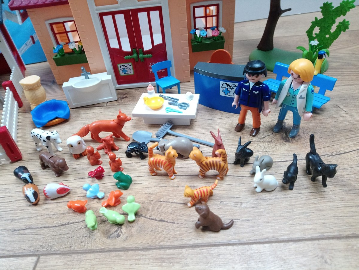 PLAYMOBIL 5529 Vet & Pet CLINIC not complete - lots extras