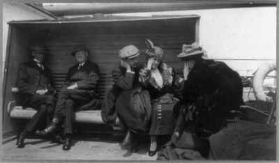 8'' x 10'' Photo 1912 Groups of TITANIC survivors aboard rescue ship CARPATHIA