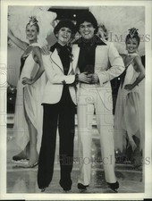 1977 Press Photo Donny and Marie Osmond with dancers on "Donny  Marie" on ABC