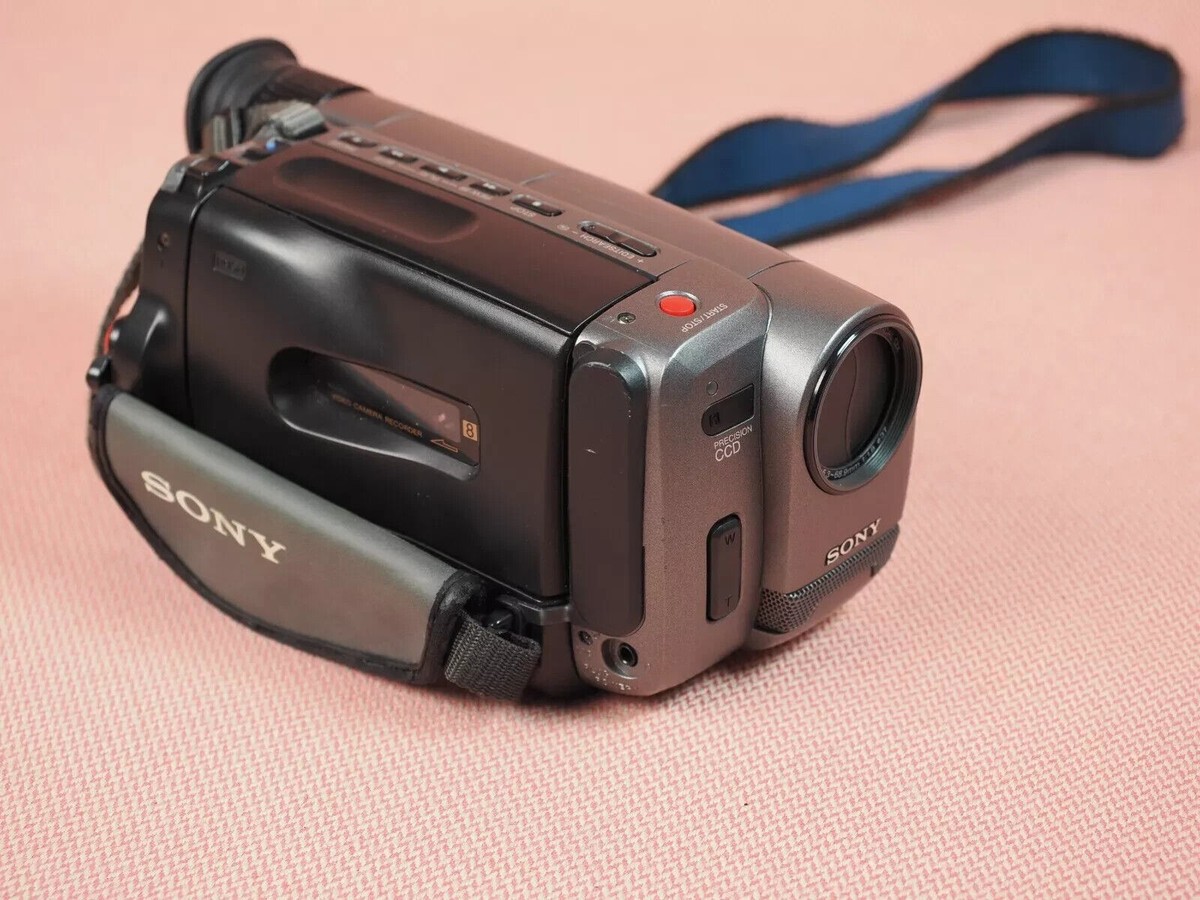 Sony Handycam Vision CCD-TRV22 NTSC Video 8 8mm 26x Digital Zoom