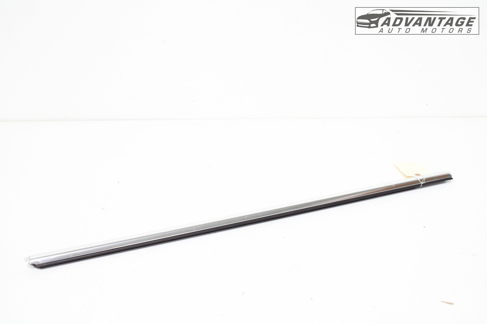 2014-2021 MASERATI GHIBLI M157 FRONT RIGHT SIDE DOOR WINDOW BELT MOLDING OEM